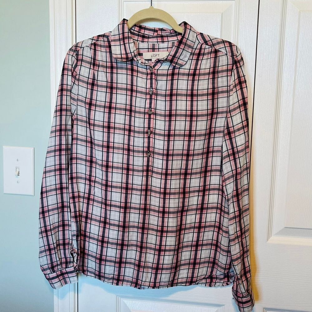 LOFT‎ LADIES MEDIUM pink and black plaid half button shirt